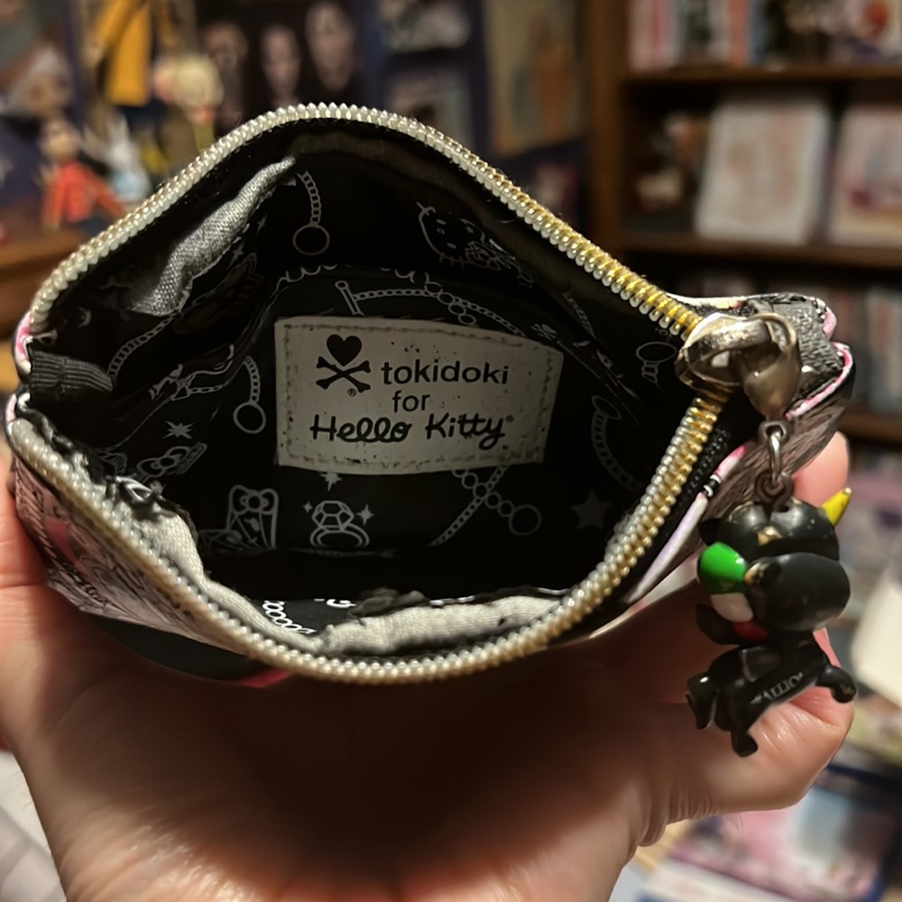 Beautiful eye catching Tokidoki clutch/crossbody - Picture 7 of 7